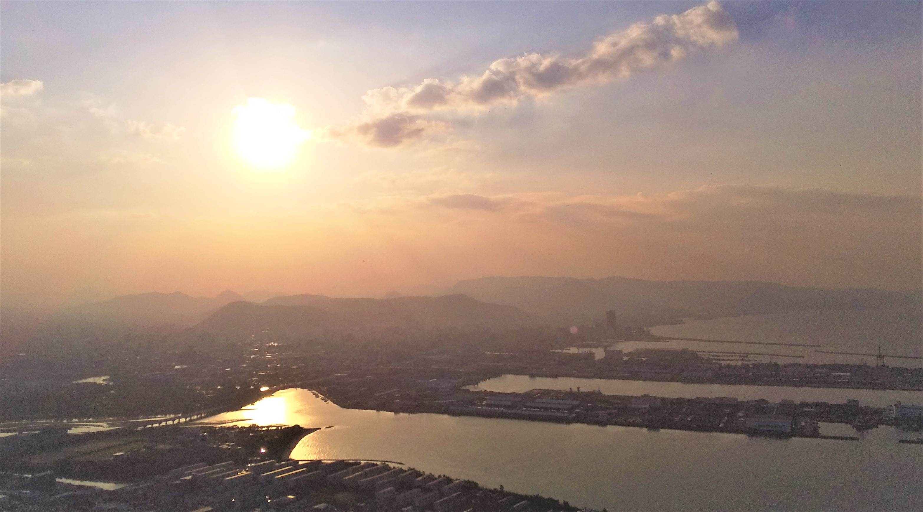 夕暮れの高松市街