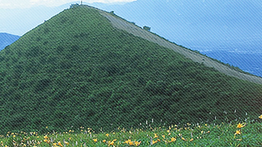 *飯盛山／山頂からは八ヶ岳や富士山など360度の大パノラマが広がります。