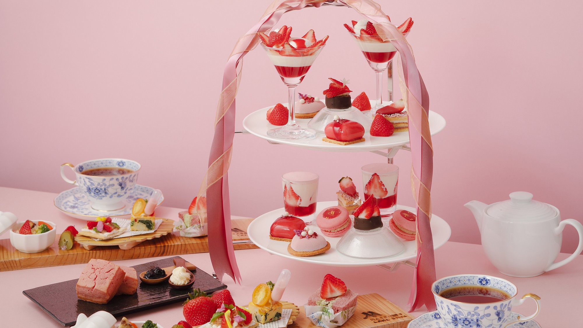 みずみずしいいちごと風味豊かなチョコレートが奏でるアフタヌーンティー