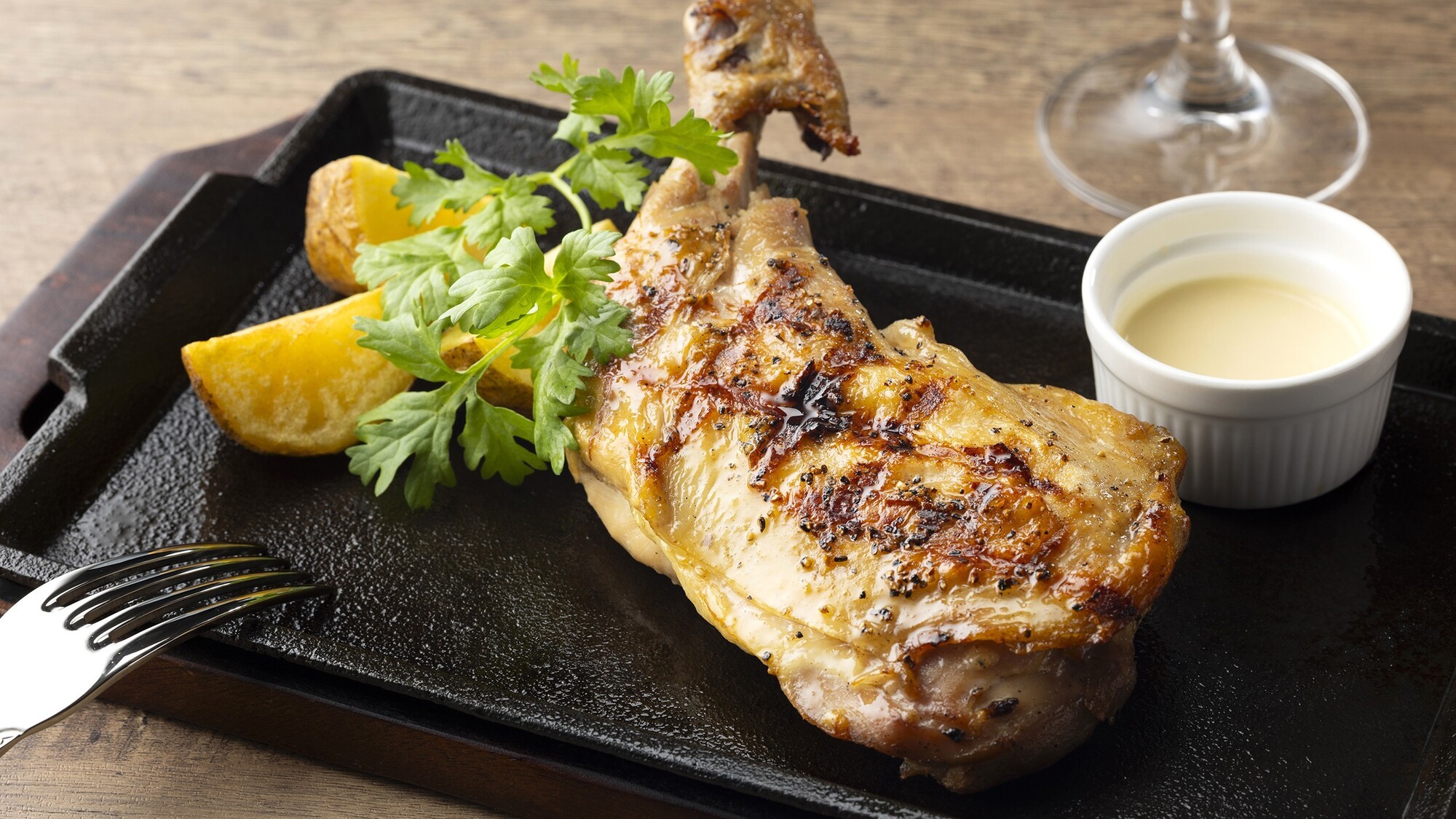 グリル：美味鳥 チキンレッグのロースト