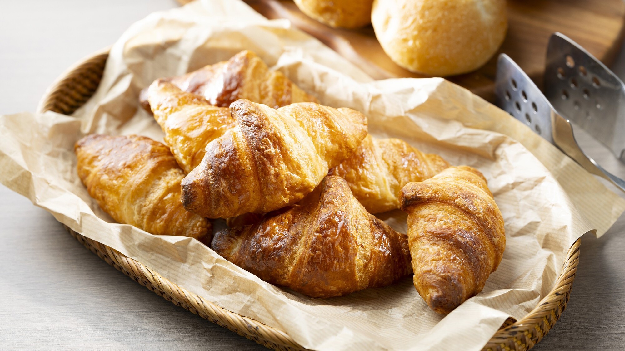 朝食ﾌﾞｯﾌｪには浅野屋のパンも並びます