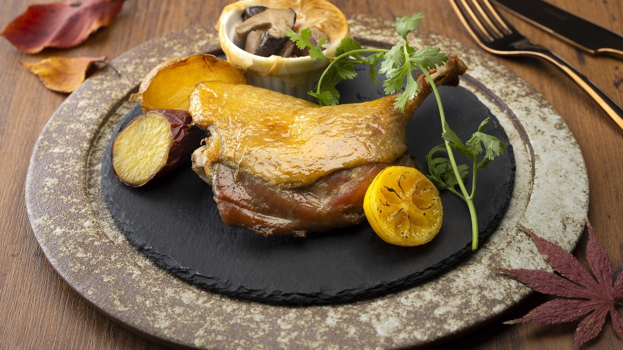 グリル：伊豆柑橘香る鴨のコンフィ