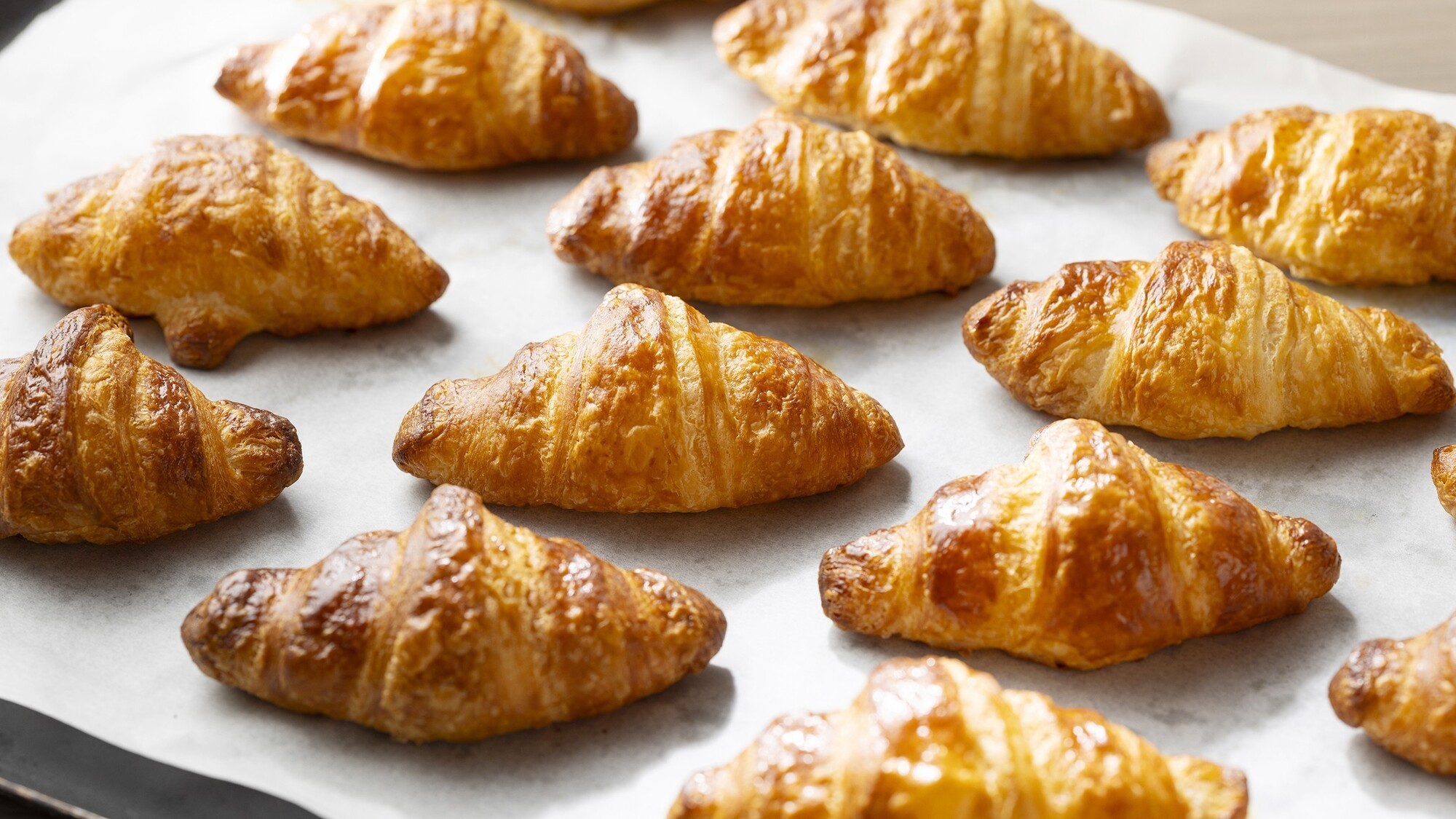 朝食ﾌﾞｯﾌｪには浅野屋のパンも並びます