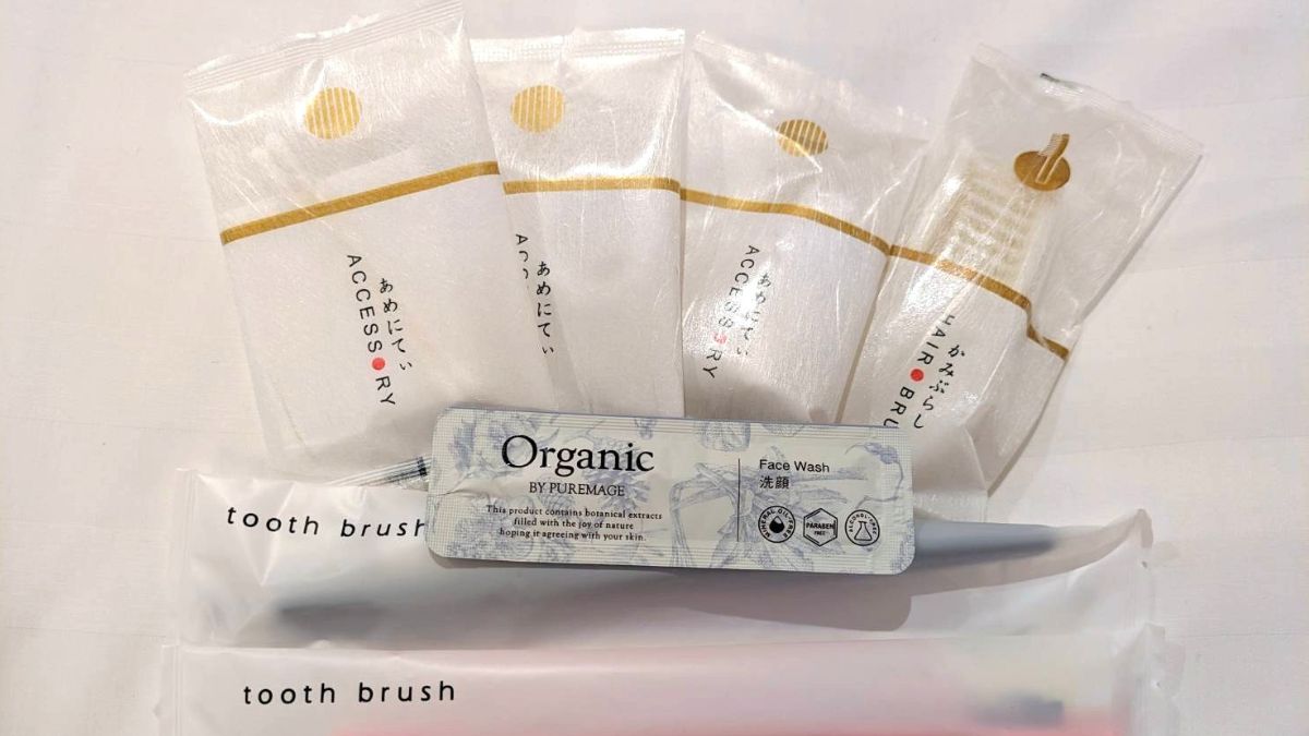 【アメニティ】クレンジング洗顔／歯ブラシ／コットン／シャワーキャップ／ブラシ／ヘアゴム／カミソリ