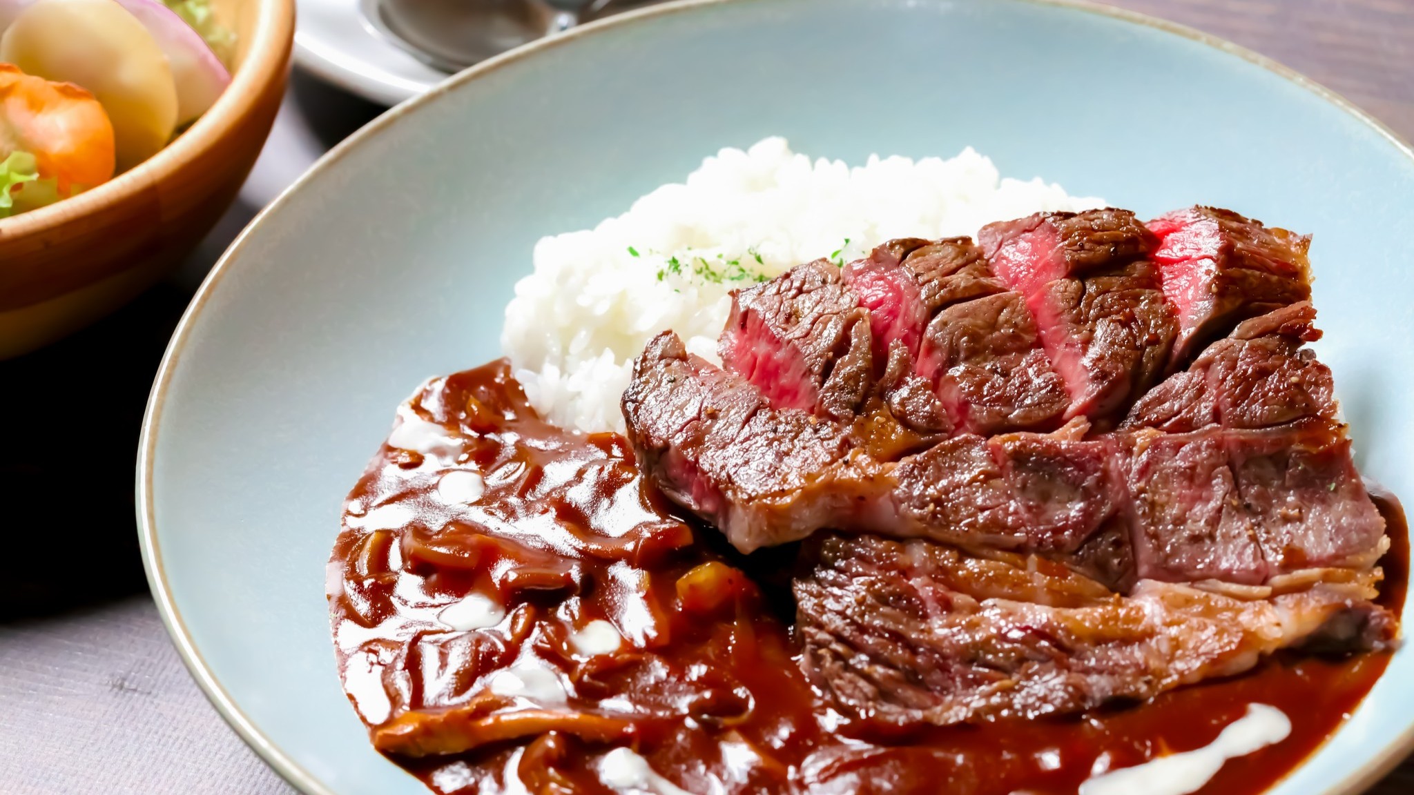 ランチ【ビーフステーキとじっくり煮込んだハッシュドビーフ】単品のみ1900円