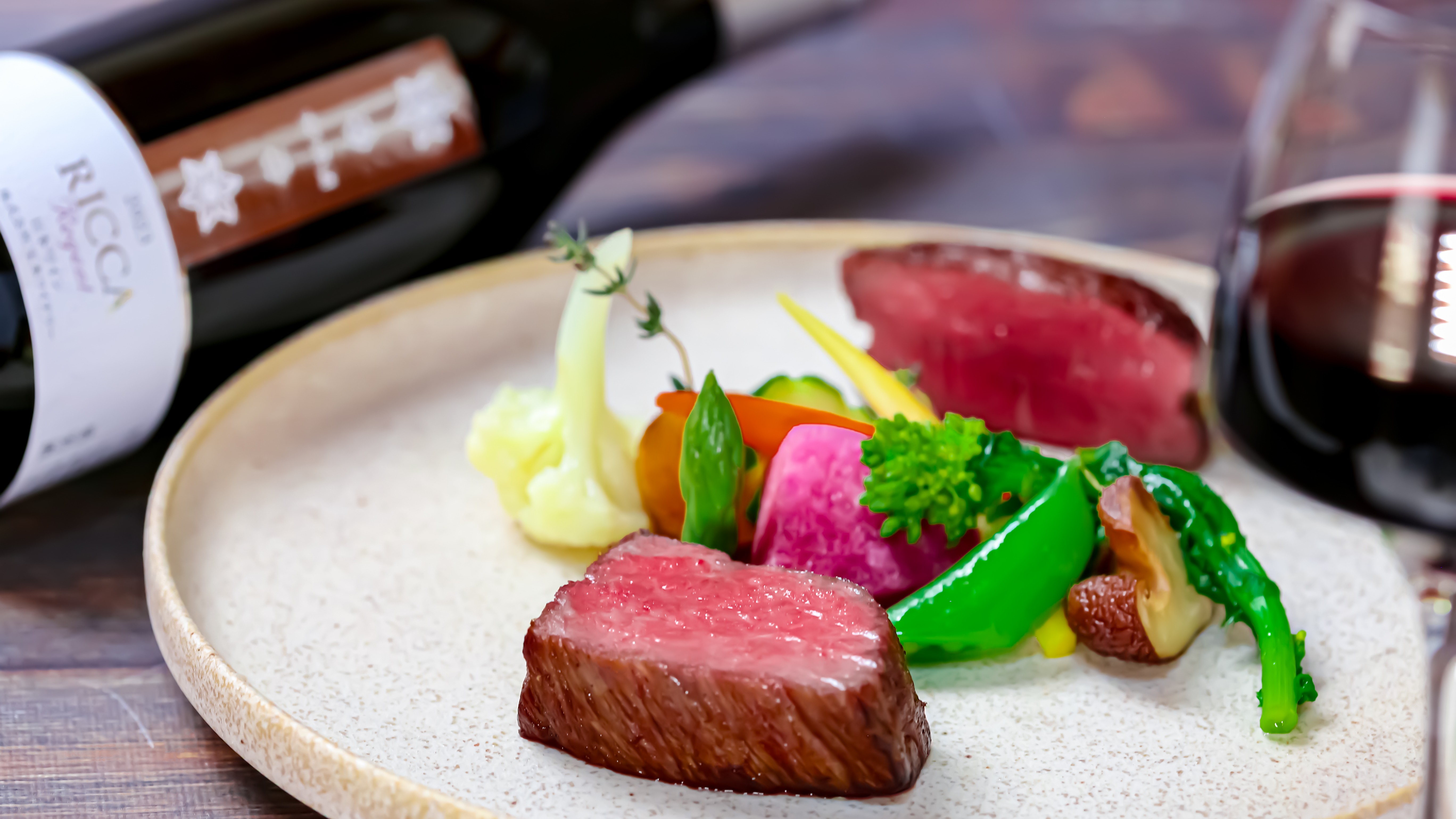 北海道産の牛肉を贅沢に。産地や部位による味の違いを２種食べ比べ（写真はイメージです）
