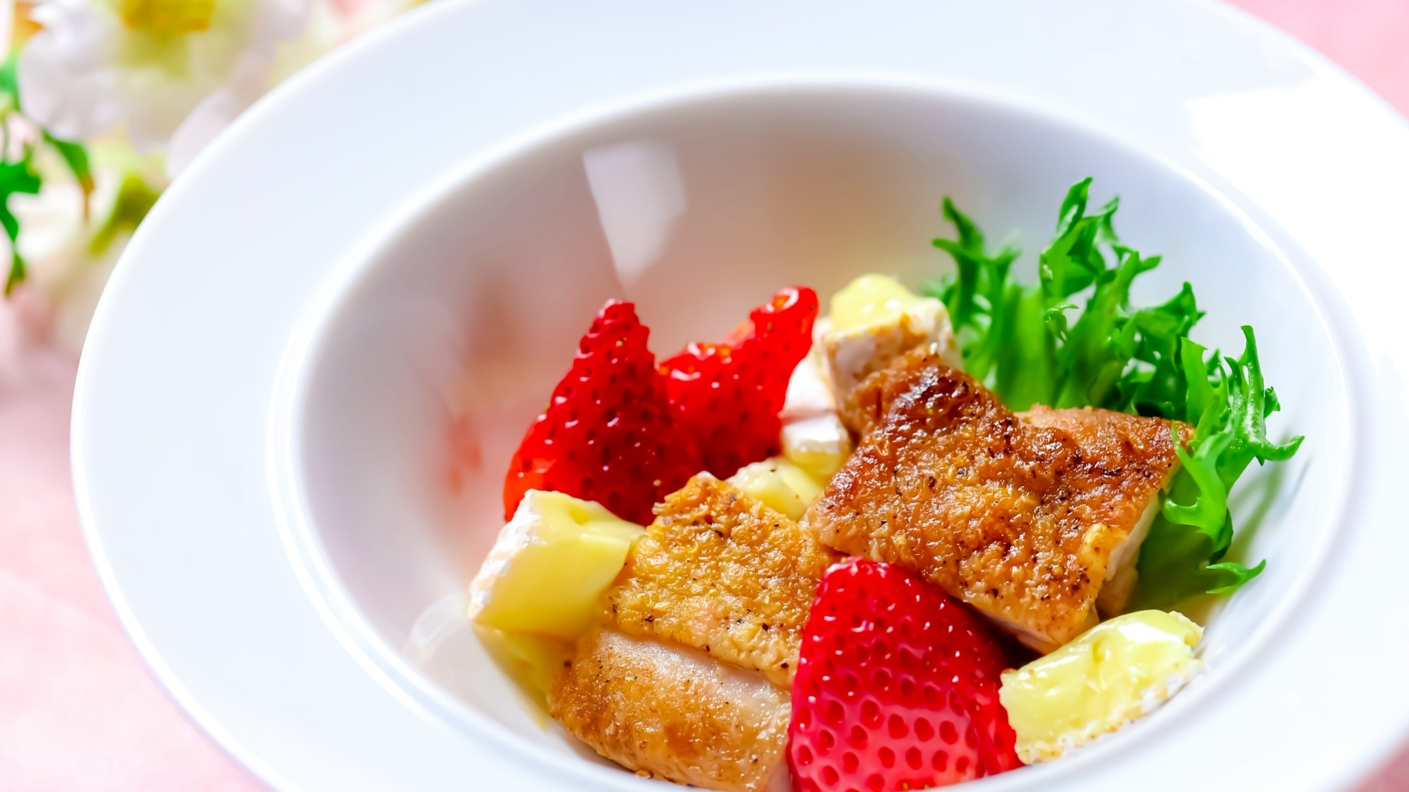 3～5月春＜アミューズ＞美流渡鶏  春苺とカマンベールのニュアンス