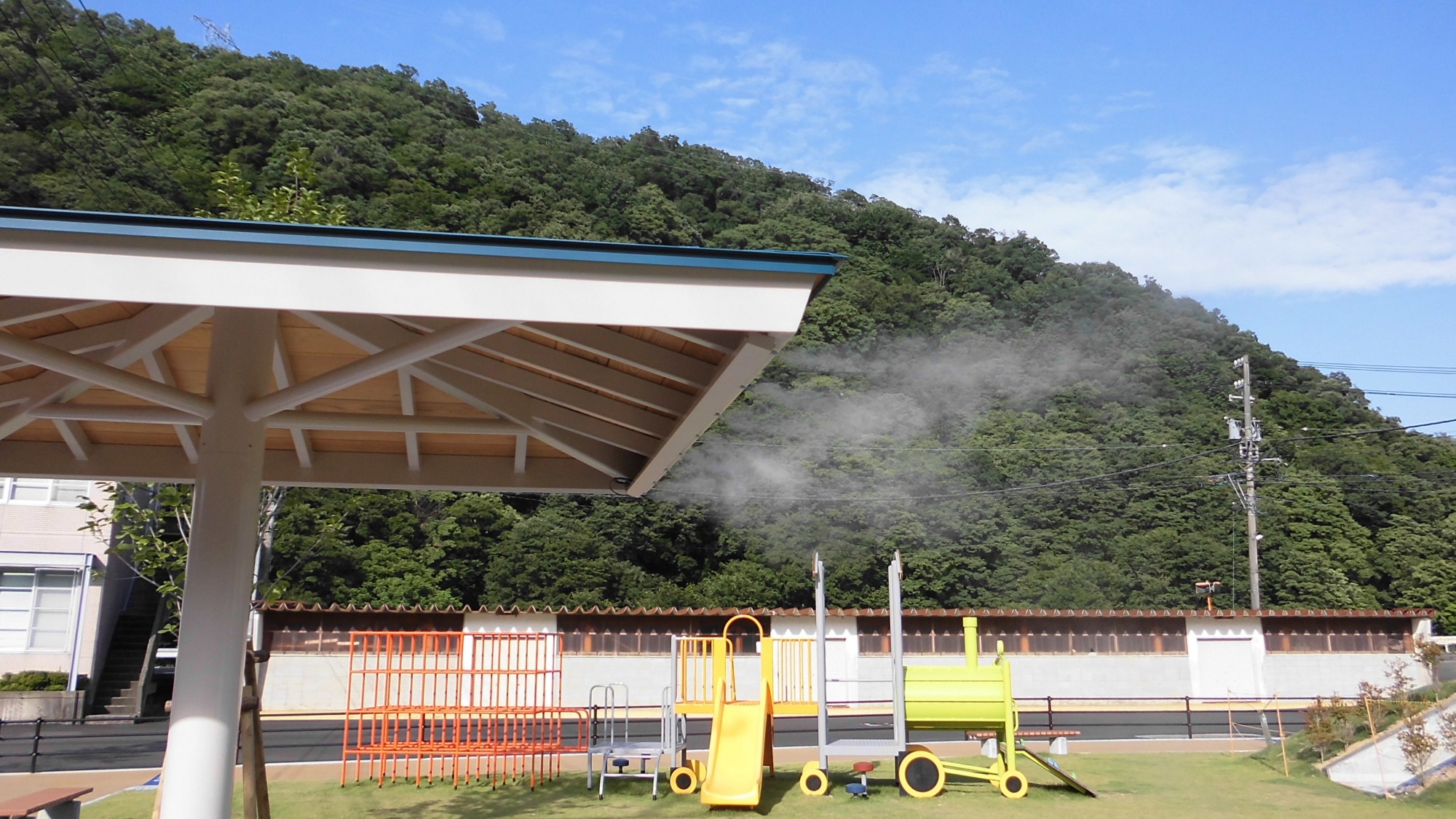 *当ホテルすぐ隣に「D51ぽっぽ広場」が新登場！本物の蒸気機関車D51の展示やすべり台などの遊具も充