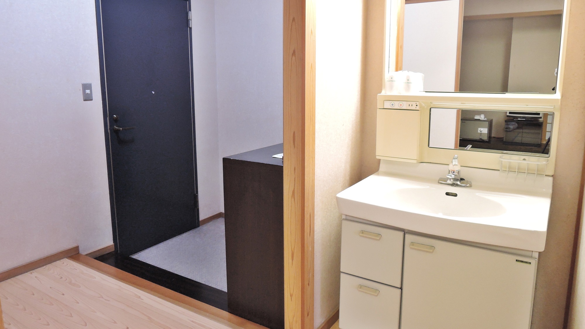 *【部屋】和室8畳+4.5畳一例でございます。トイレと洗面付きのお部屋です。