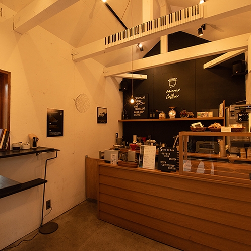 *【CAFE LA RUCHE】店内のインテリアも魅力の一つ。おしゃれなカフェです
