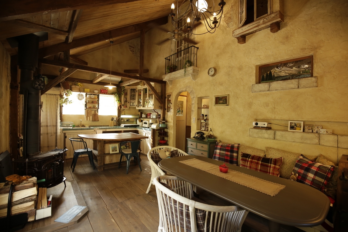 【4月〜】英国の小さなコテージ　ミルクティテラス