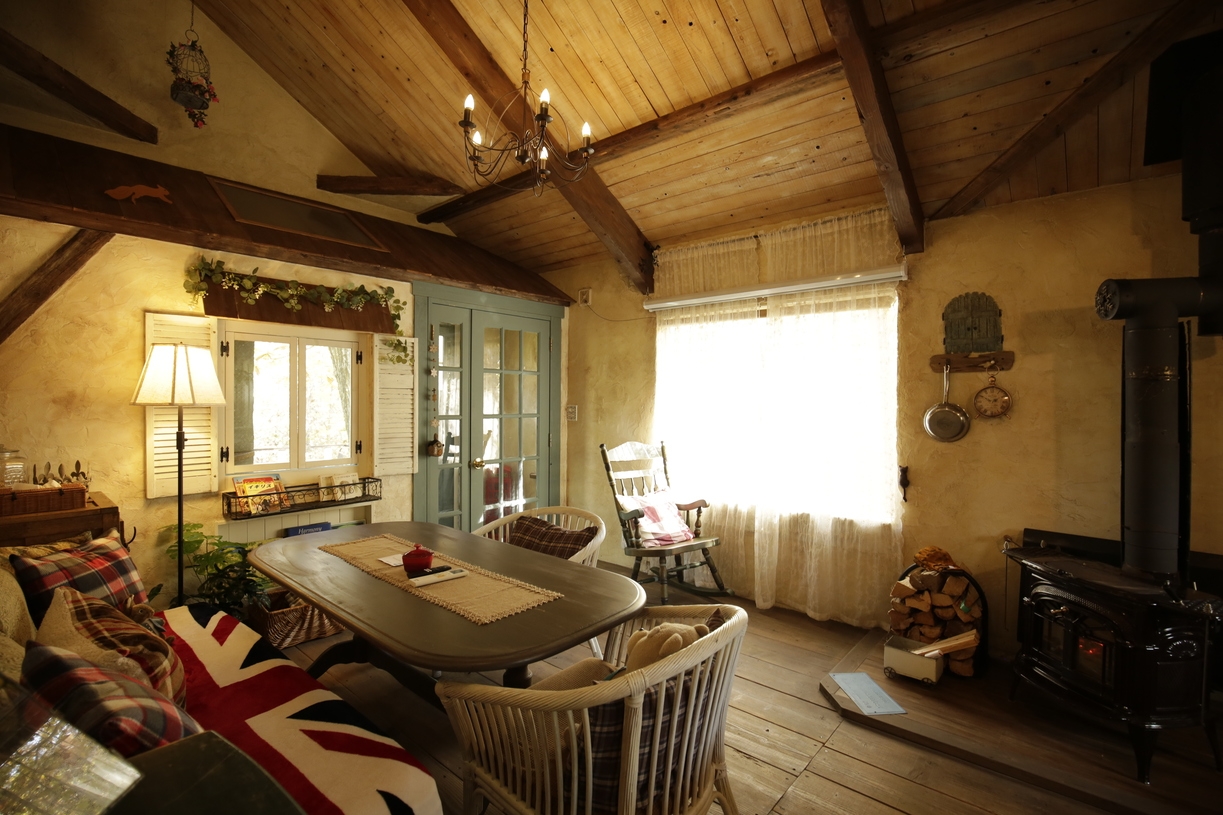 【4月〜】英国の小さなコテージ　ミルクティテラス