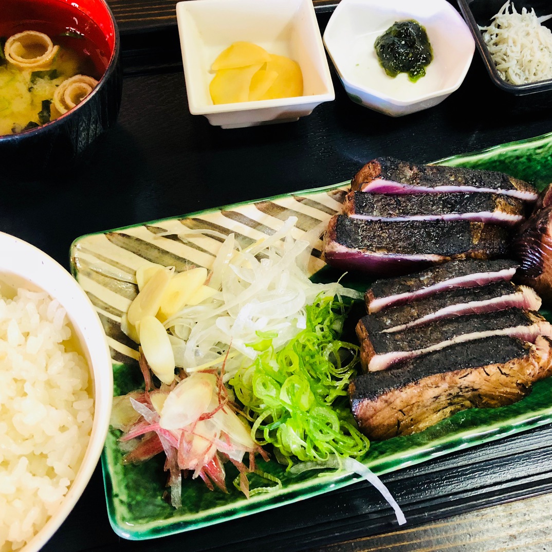 【カツオの藁焼き体験付】みんなでワイワイ昼食に鰹たたき体験 （朝食＋昼食体験券付）【こじゃんと旨い】