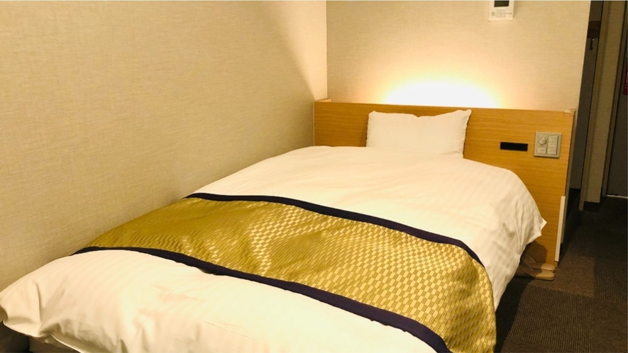 禁煙シングルルーム 　ベッド　ベットはセミダブル（120cm×195cm)