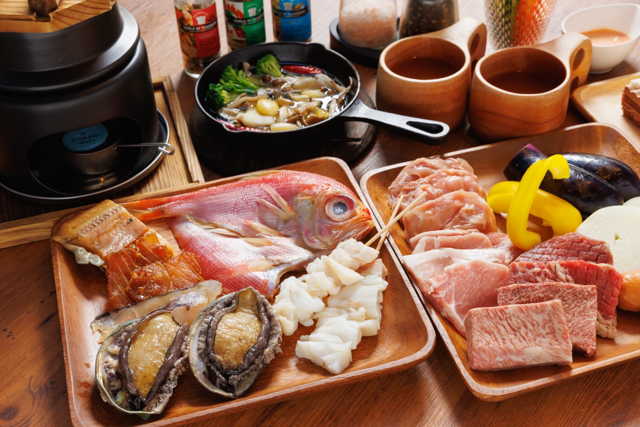 【1日1組限定｜4名利用】海と山の大パノラマを満喫！熊野牛と黒アワビ味わうグランピング＜1泊2食＞