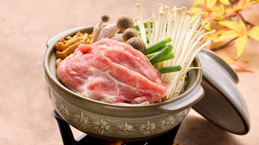 【秋味うまいもん会席】 越乃黄金豚の旨み鍋とカレイのグリル＆旬のお造りを満喫／夕食会場ゆごや又個室
