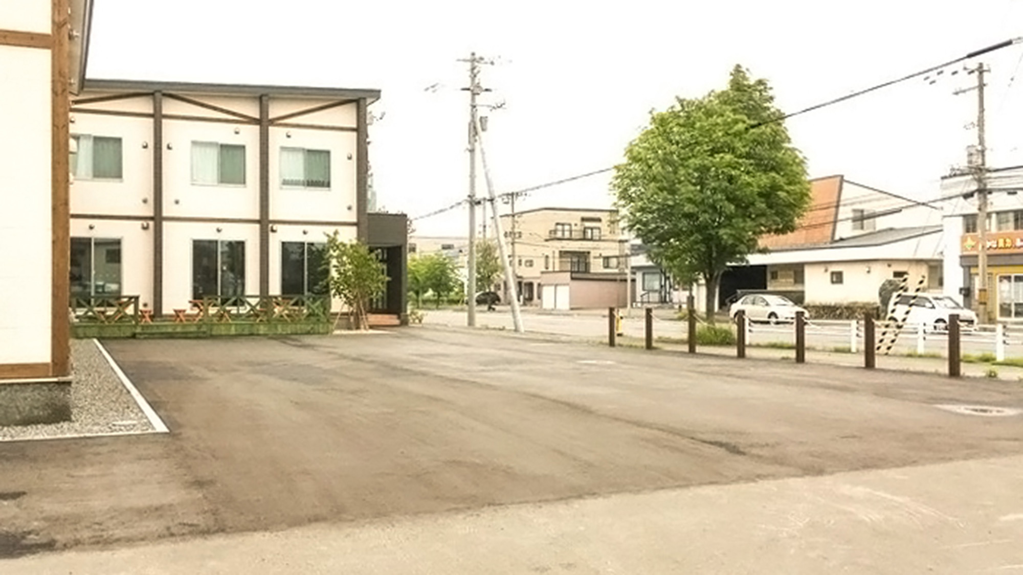 ・【駐車場】無料駐車場を完備。大型車両は有料となります（大型やバス等の場合は事前にご確認ください）