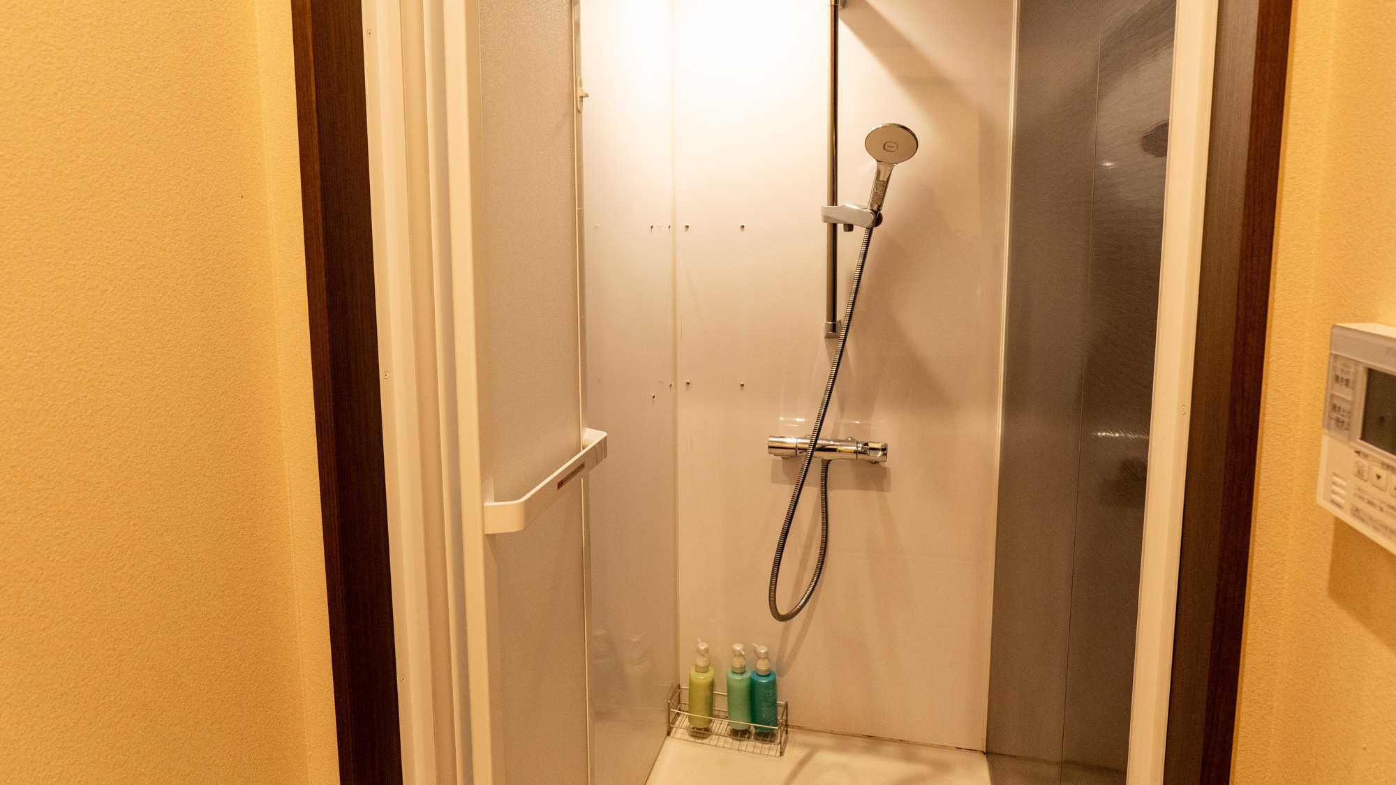 ・【カプセルルーム専用シャワールーム】シャワー、トイレは共用になります