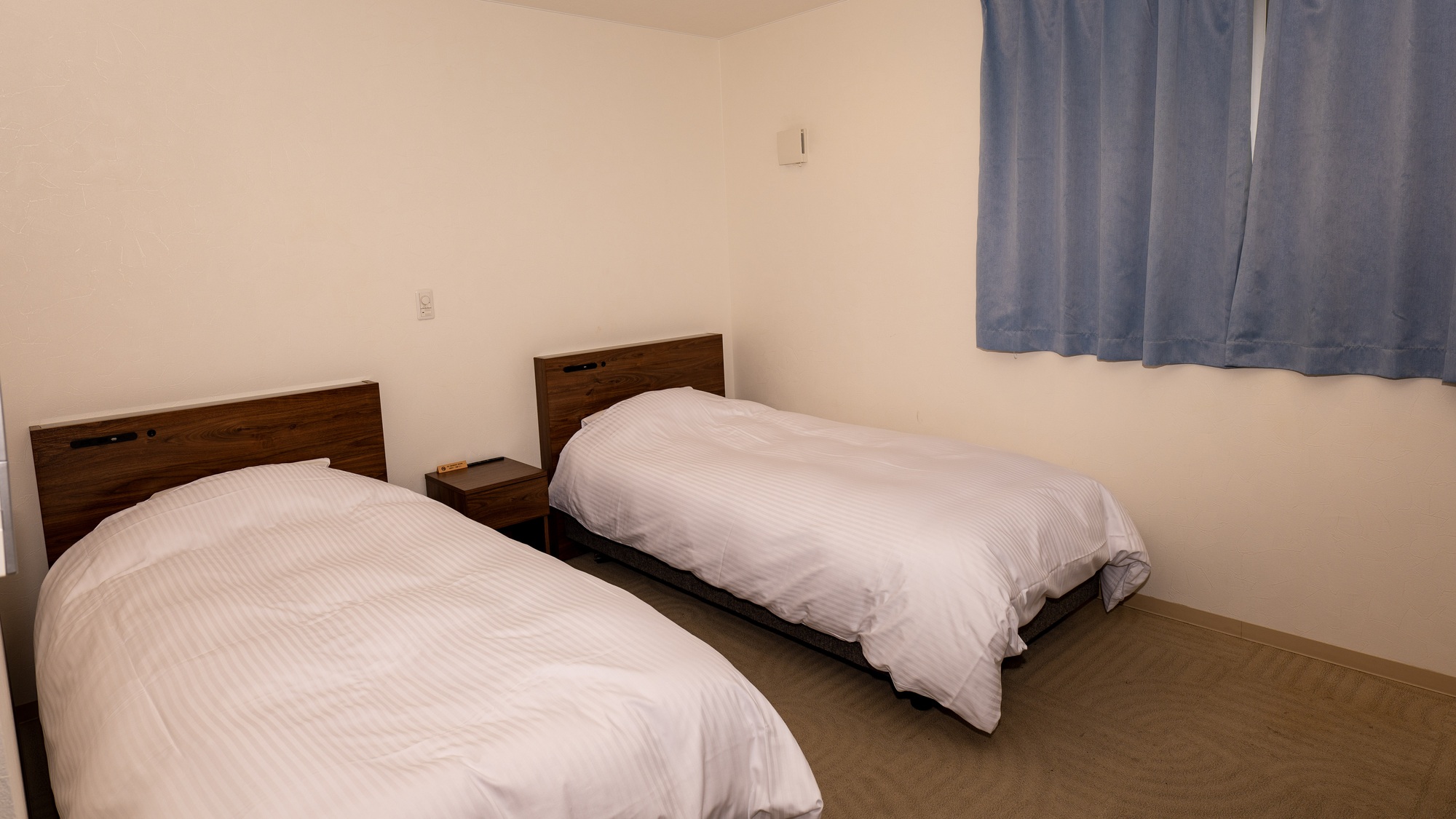 ・【ツイン】清潔感あふれるツインルーム！2人様利用での連泊にも快適な空間