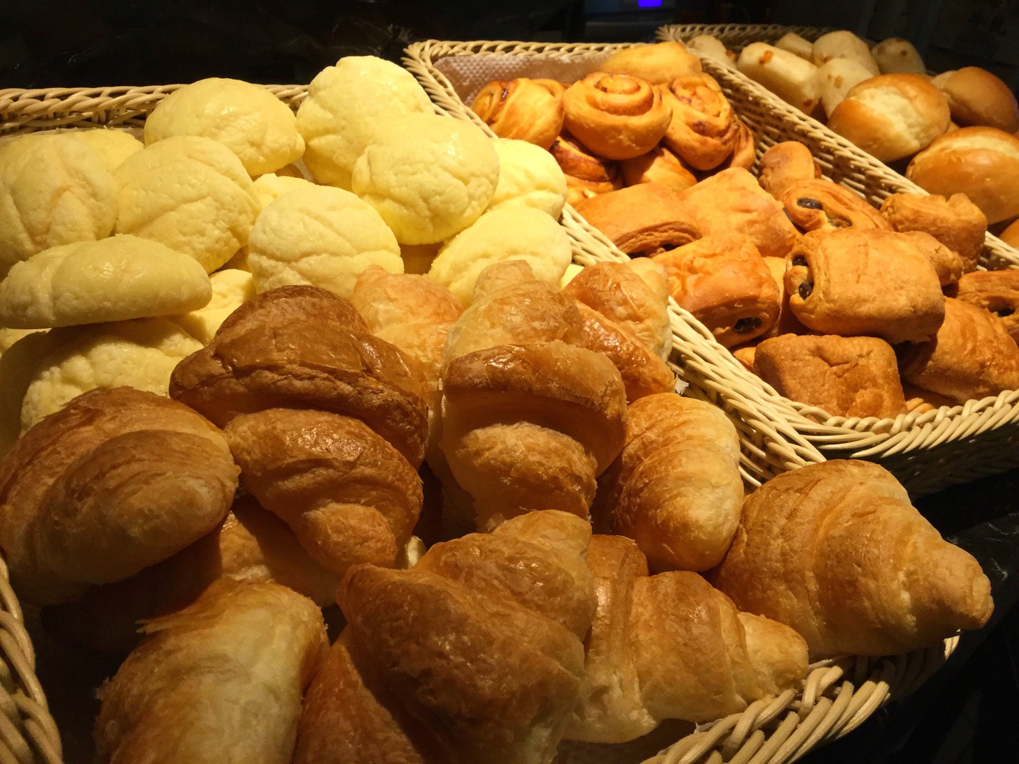 日替わりのパンが数種類