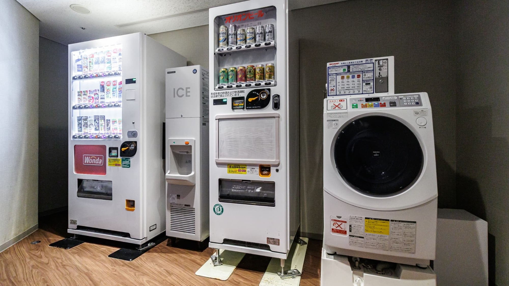 自動販売機 ｜自動販売機では、アルコール・ソフトドリンクを取り揃えております。