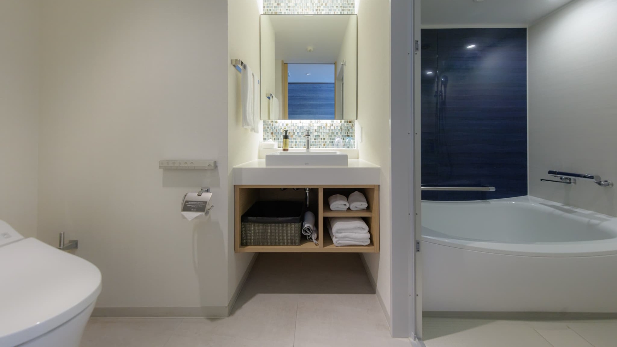 スーペリアダブル｜23㎡｜160cm幅ベッド1台｜洗い場付バス・トイレ別