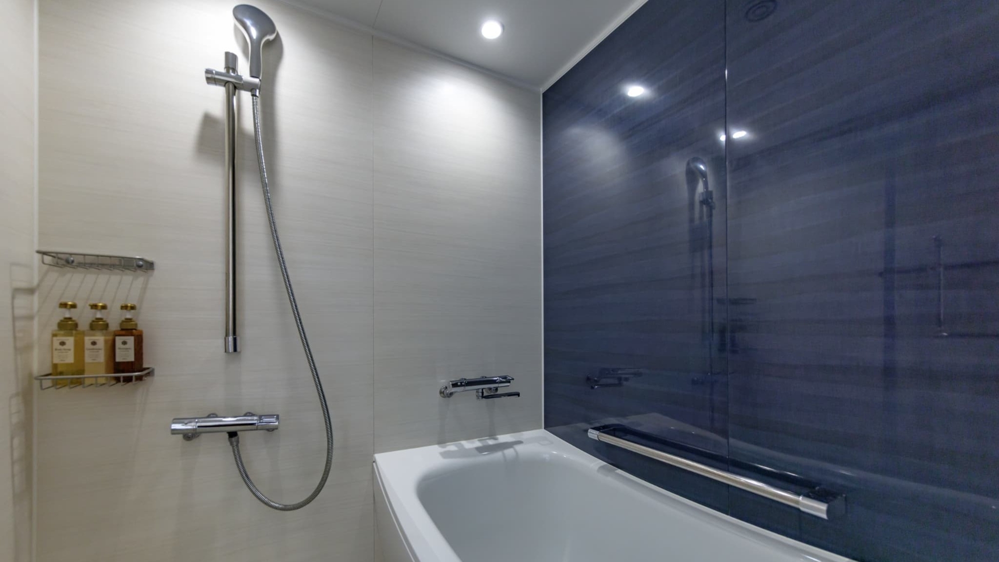 ファミリールーム｜33㎡｜Wi-Fi完備 /洗い場付バスルーム