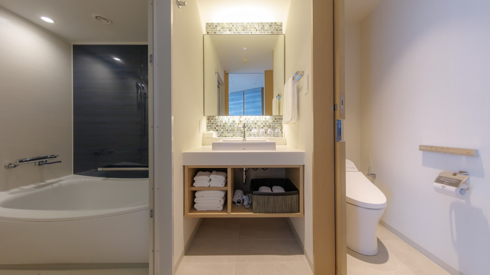 ファミリールーム｜33㎡｜Wi-Fi完備 /洗い場付バスルーム