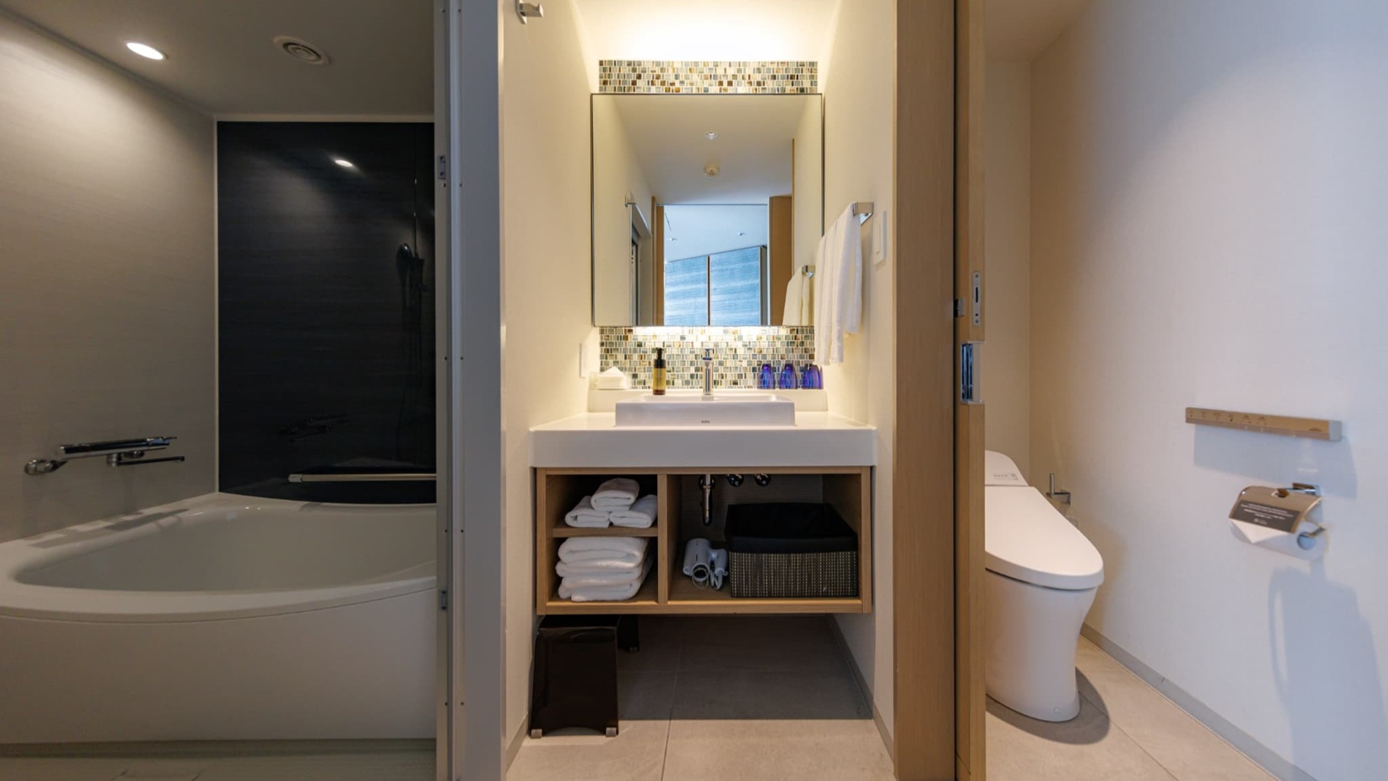 デラックスツイン｜33㎡｜120cm幅ベッド2台｜洗い場付バス・トイレ別