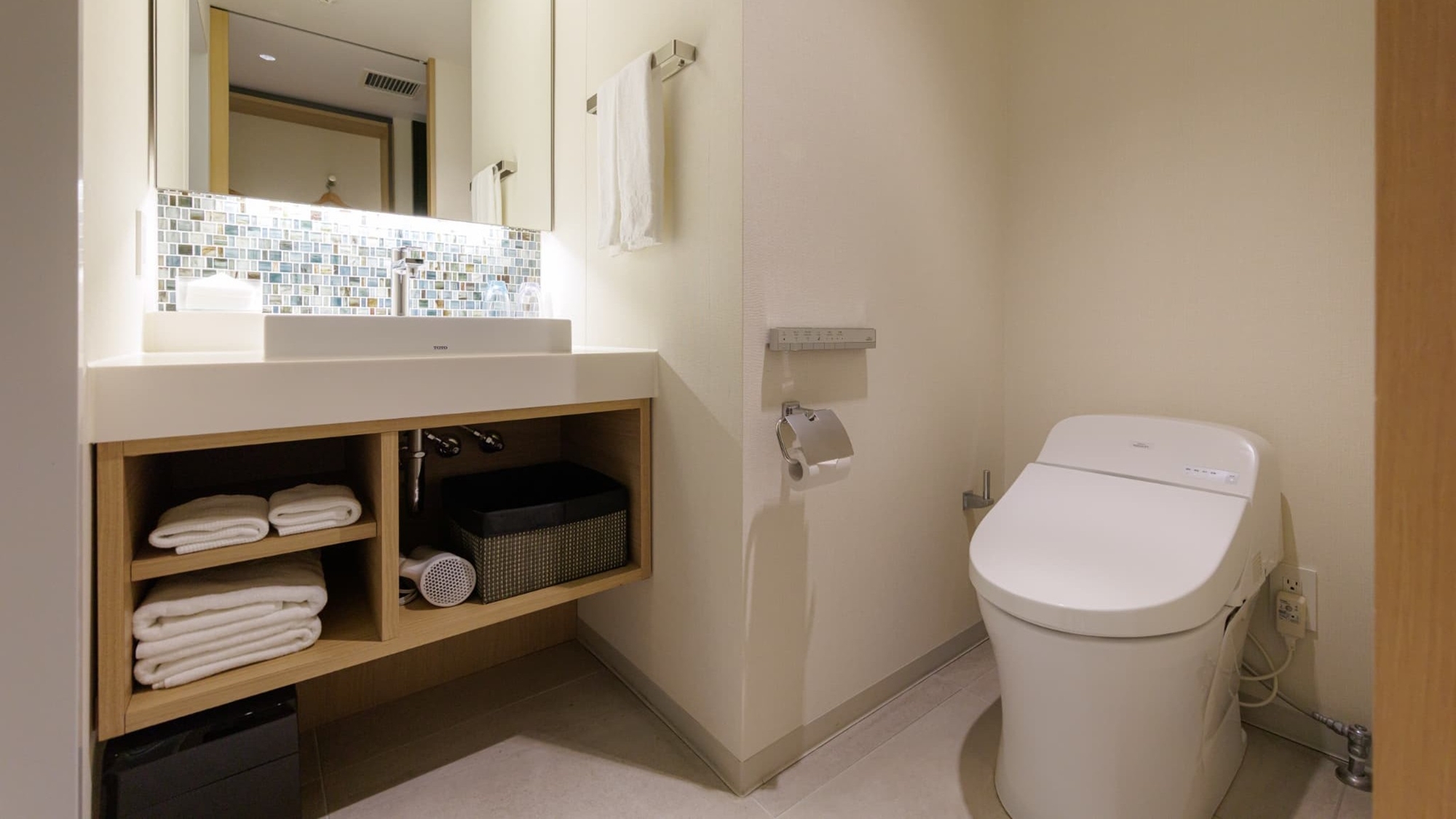 デラックスキング｜28㎡｜180cm幅ベッド1台｜洗い場付バス・トイレ別