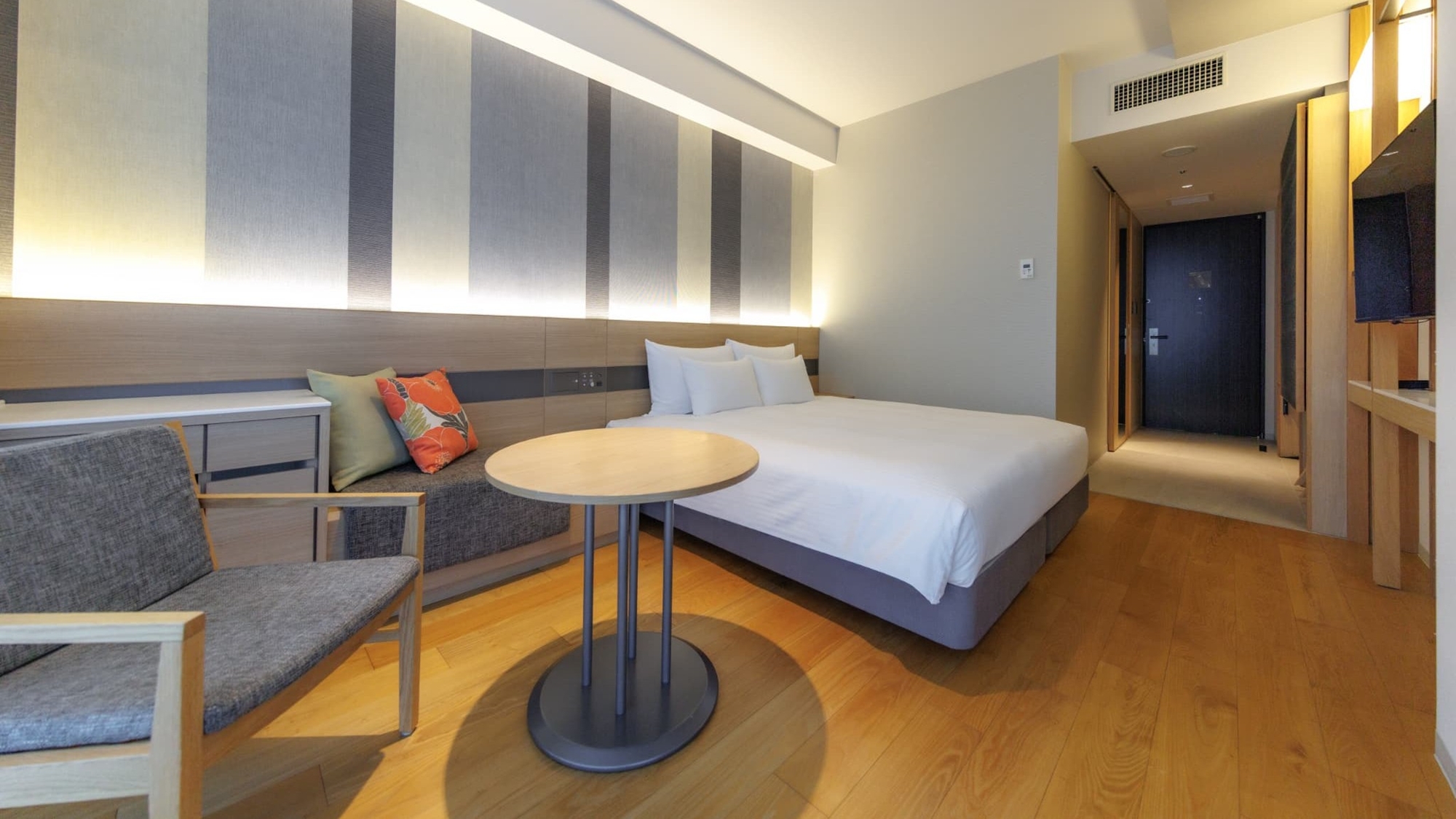 デラックスキング｜28㎡｜180cm幅ベッド1台｜洗い場付バス・トイレ別