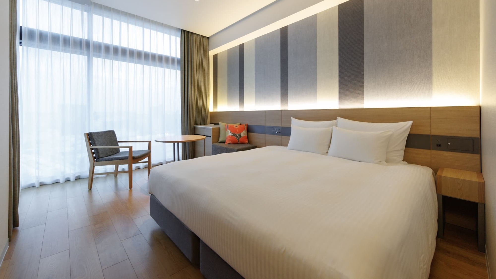 デラックスキング｜28㎡｜180cm幅ベッド1台｜洗い場付バス・トイレ別