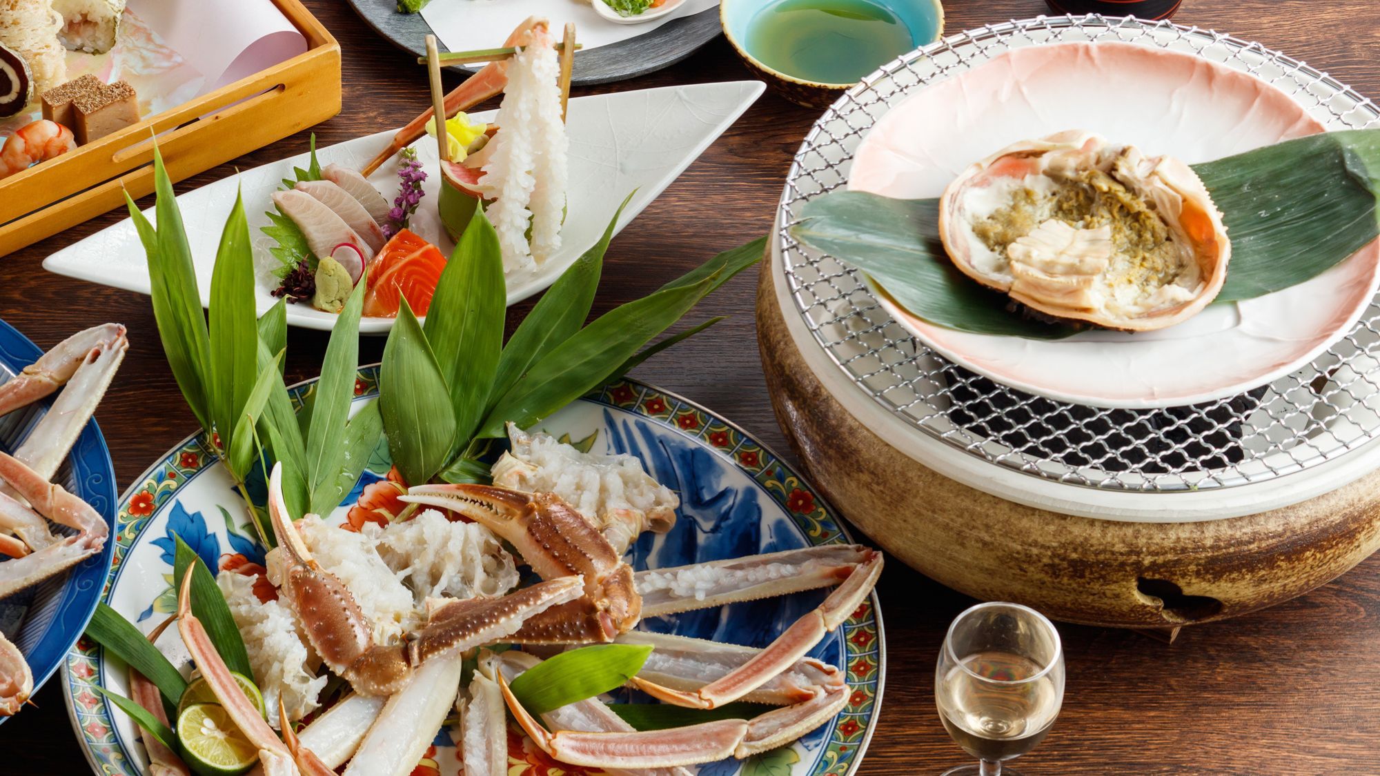 【新鮮ズワイガニづくし】お手頃に冬満喫♪近海産ズワイガニを刺身・焼き・鍋で味わう！