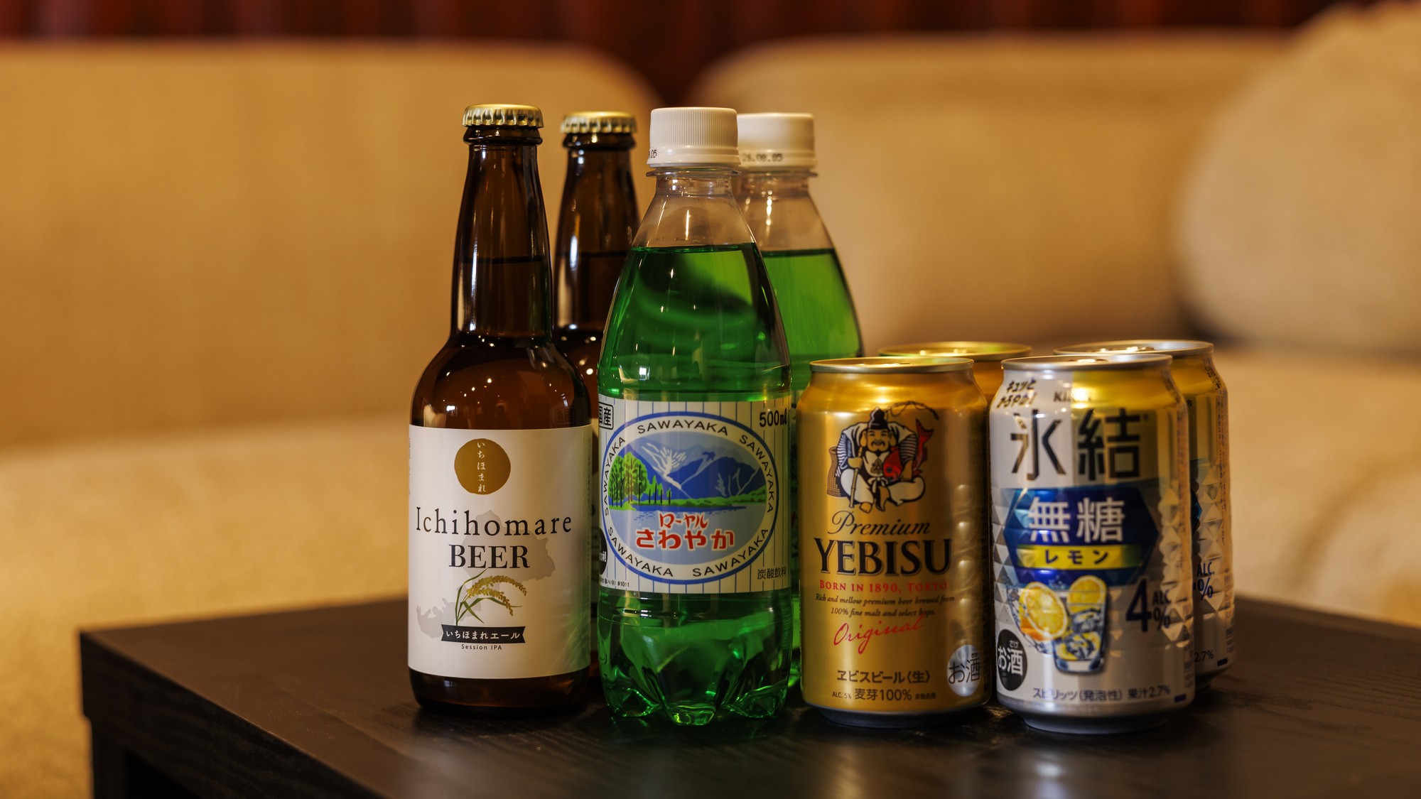 福井の天然素材特別客室「あさくら」内のドリンクサービス