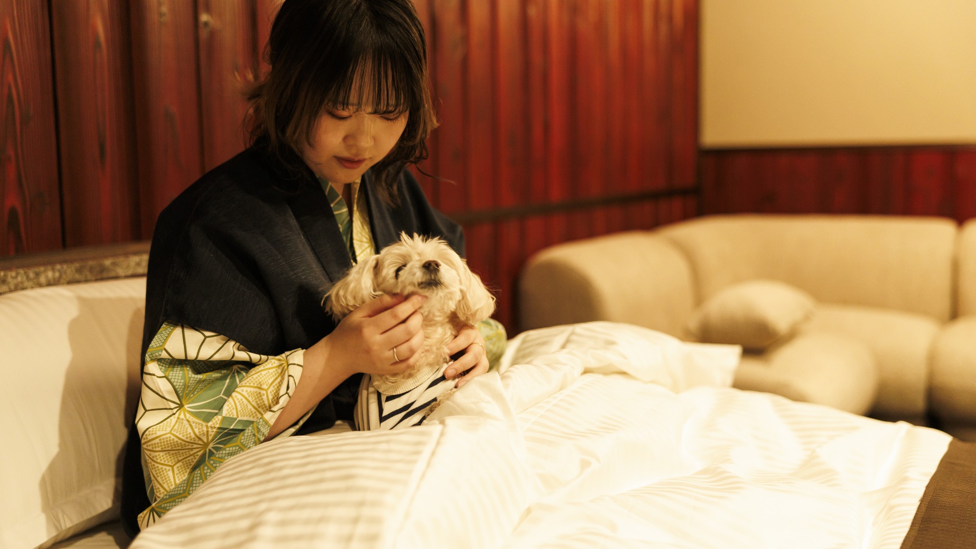 ワンちゃんはベッドで添い寝も可能です