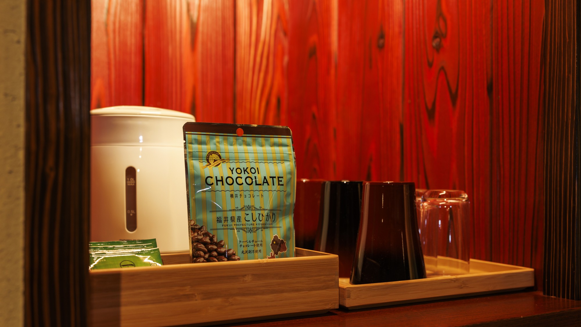 福井の天然素材特別客室「あさくら」内のドリンクサービス