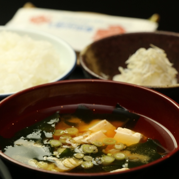 美味しい自家製みそ作りに挑戦し、提供しております