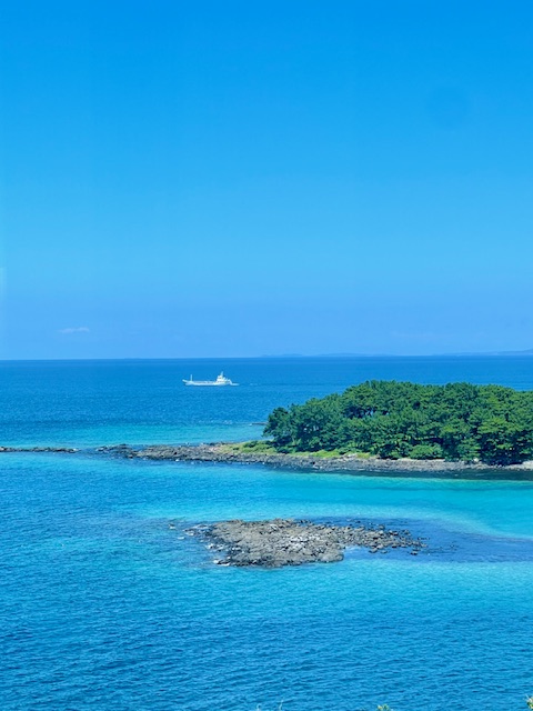 コバルトブルーの海