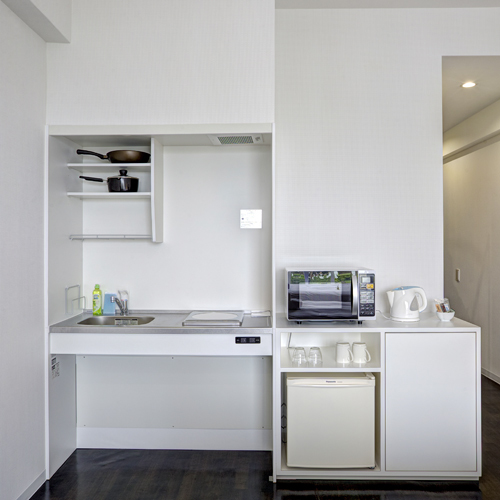 バリアフリールームのミニキッチン
