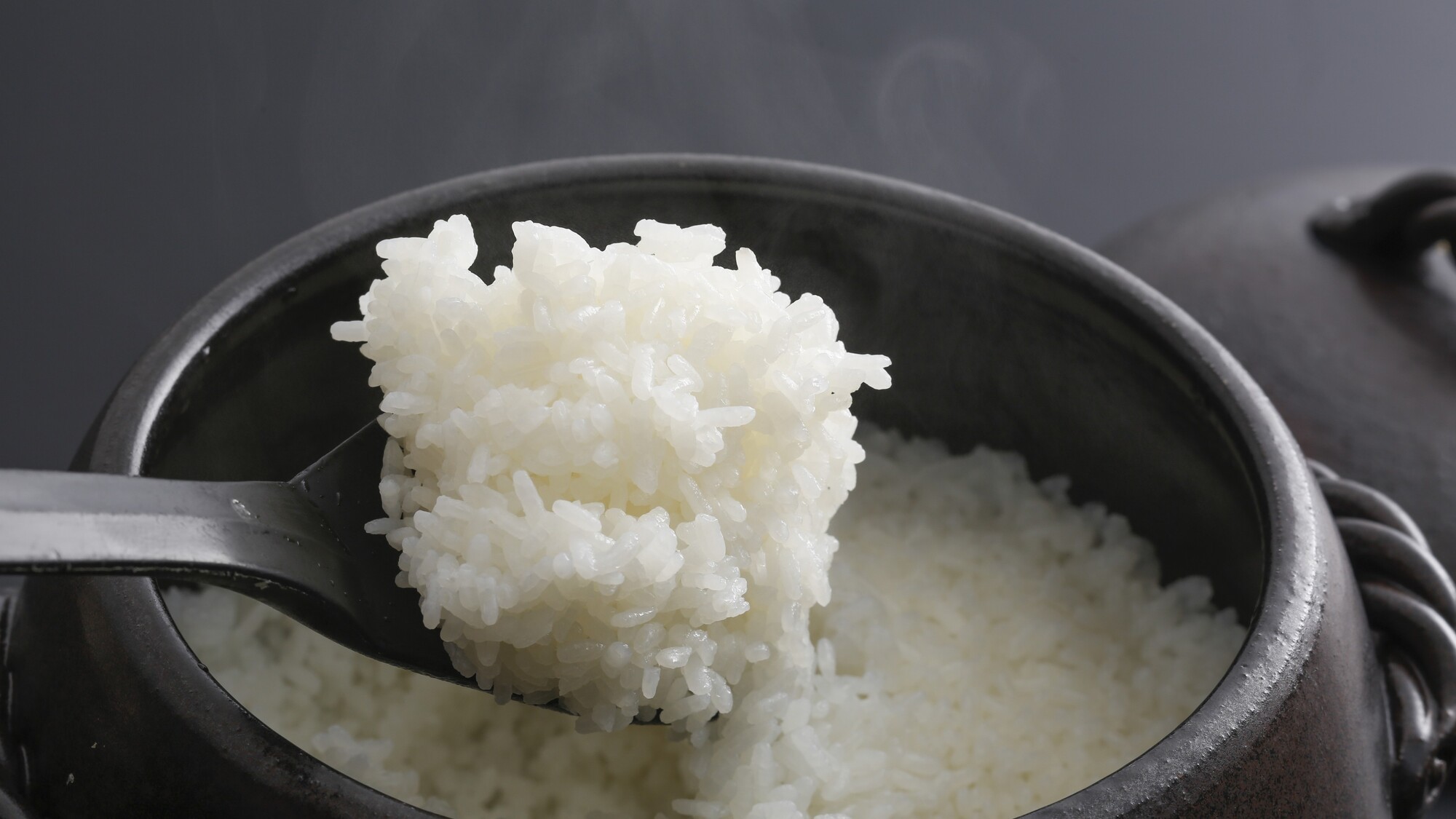 炊き立ての釜めし／例