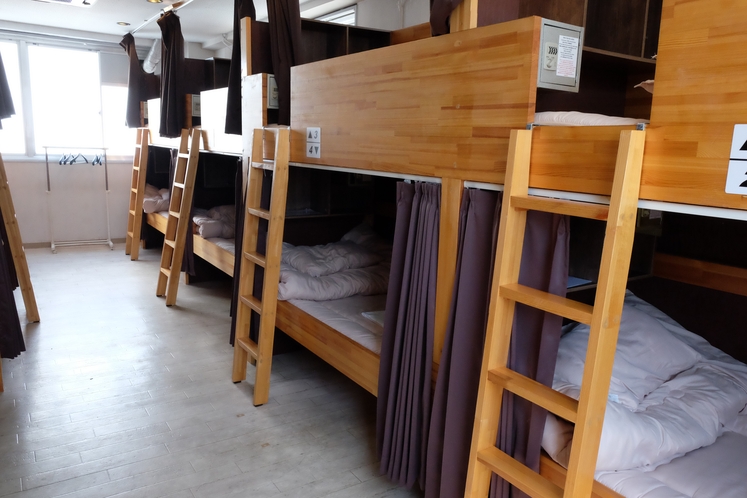 Mixed dormitory (男女共用ドミトリー）広めの空間になっています