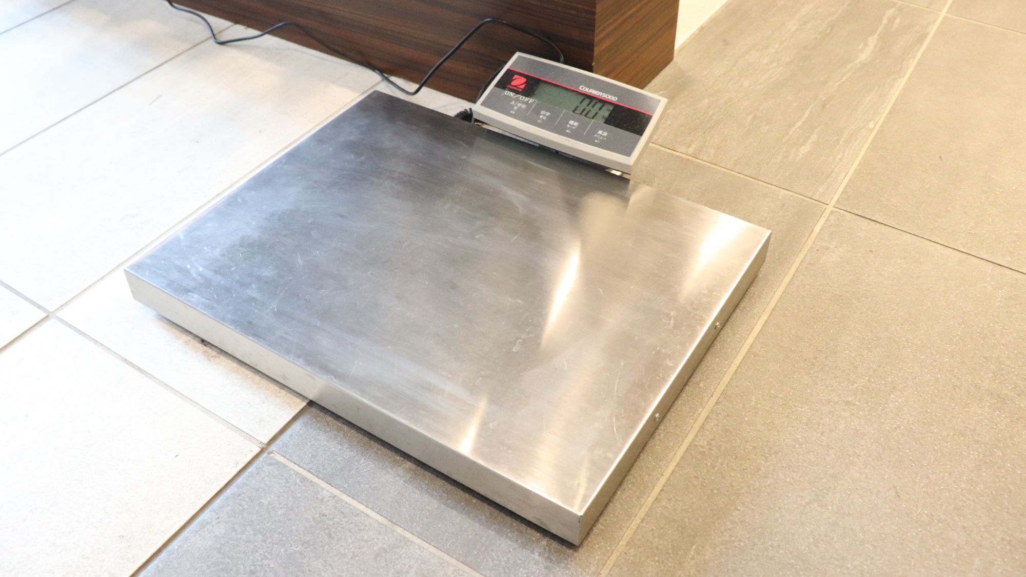 【ロビー】はかり