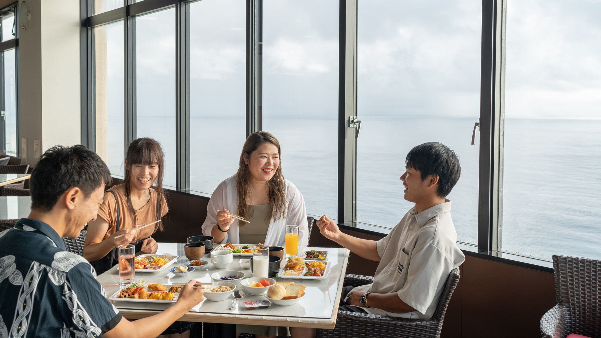 朝食の様子