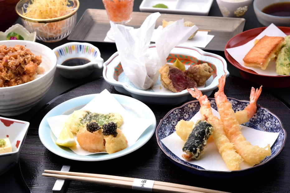 【食を愉しむ】八坂圓堂の天ぷらコース「嵯峨野」×朝食ビュッフェ付き宿泊プラン＜夕朝食付＞