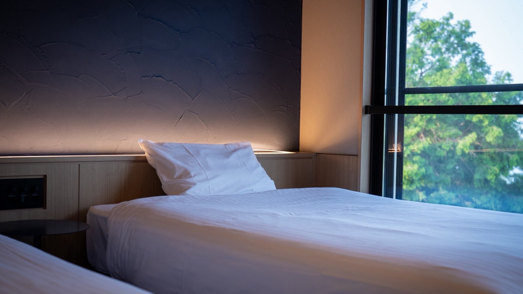 【客室イメージ】自然に包まれた、心地よい眠りのひととき。