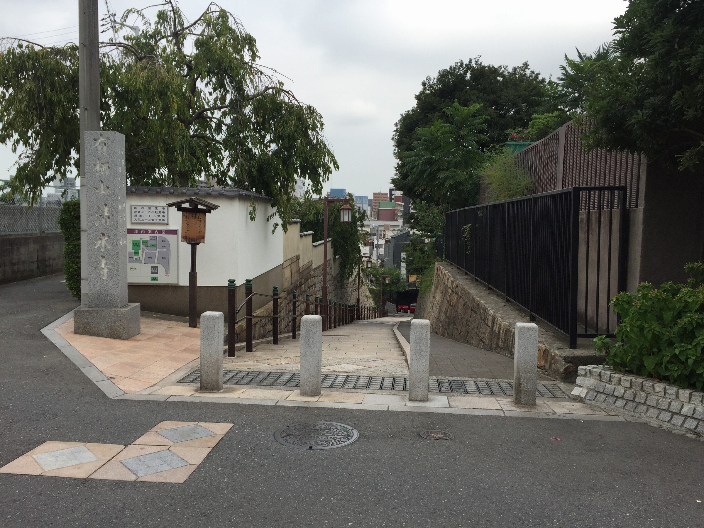 【アクセス】 6.直進して清水坂を下ります。