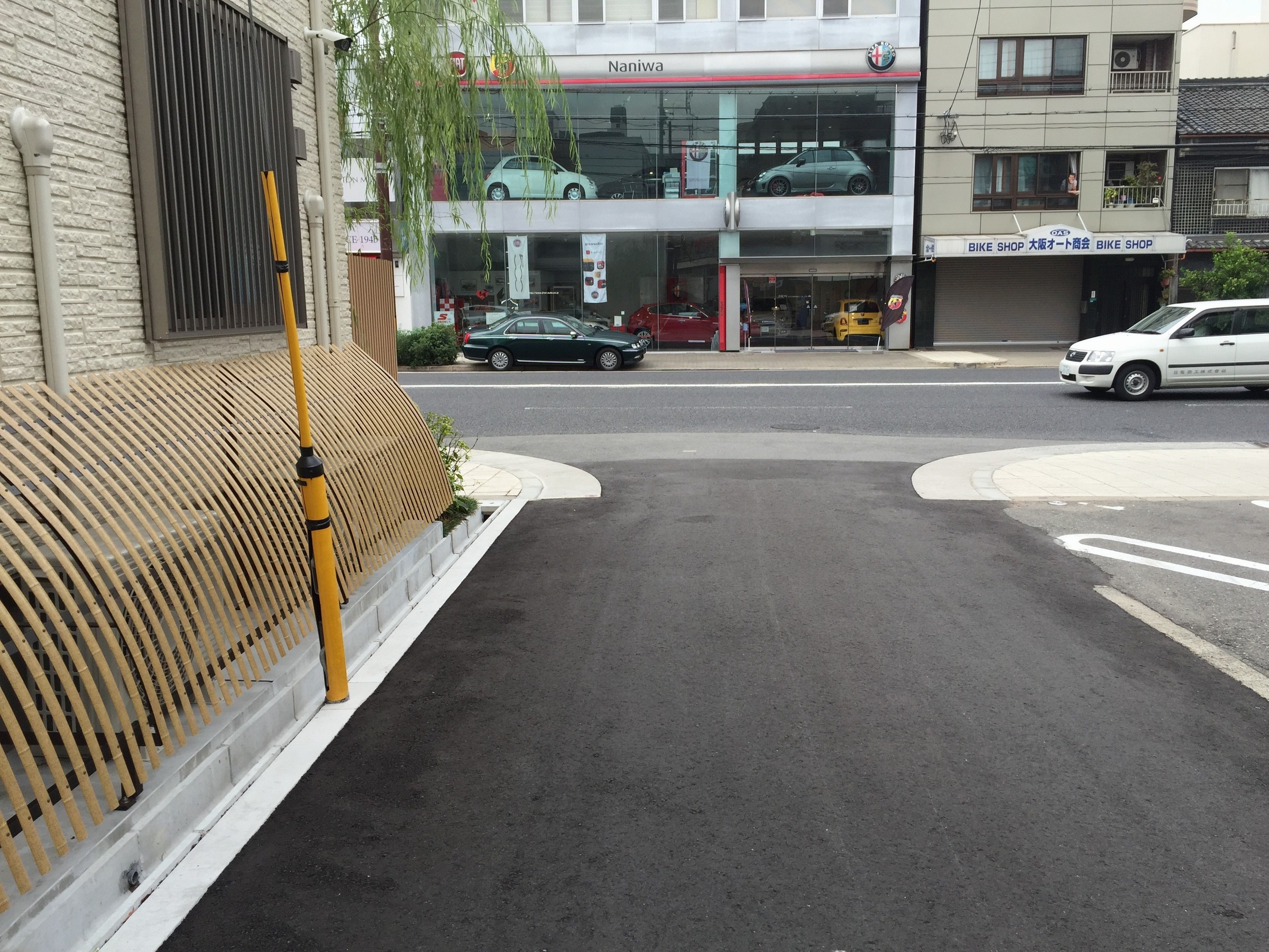 【アクセス】9.正面にNaniwaさんの自動車ショールムが見えてきたら、松屋町筋を左手へ曲がります。