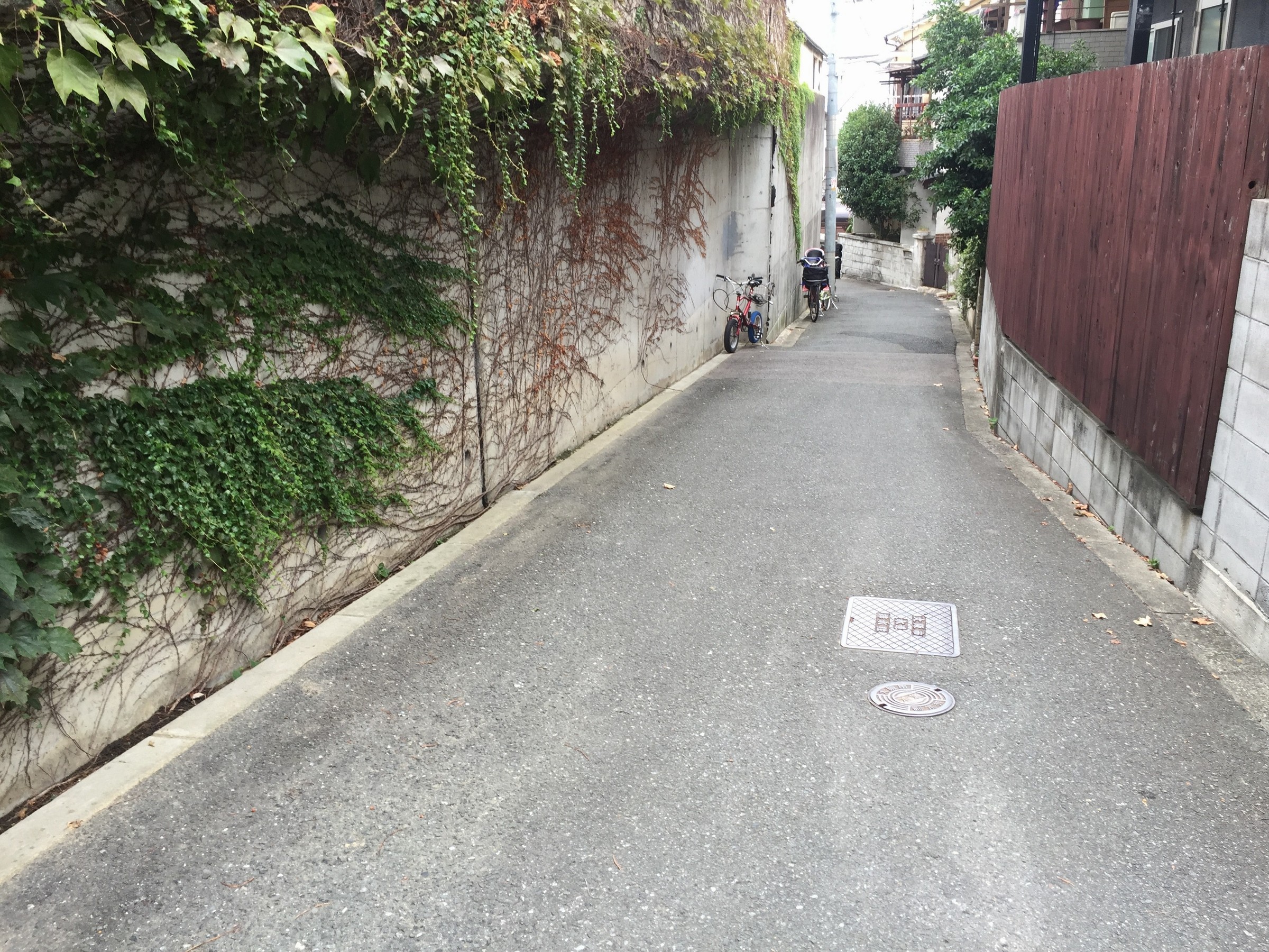 【アクセス】 7.清水坂を下りきったら左手の道へ進みます。