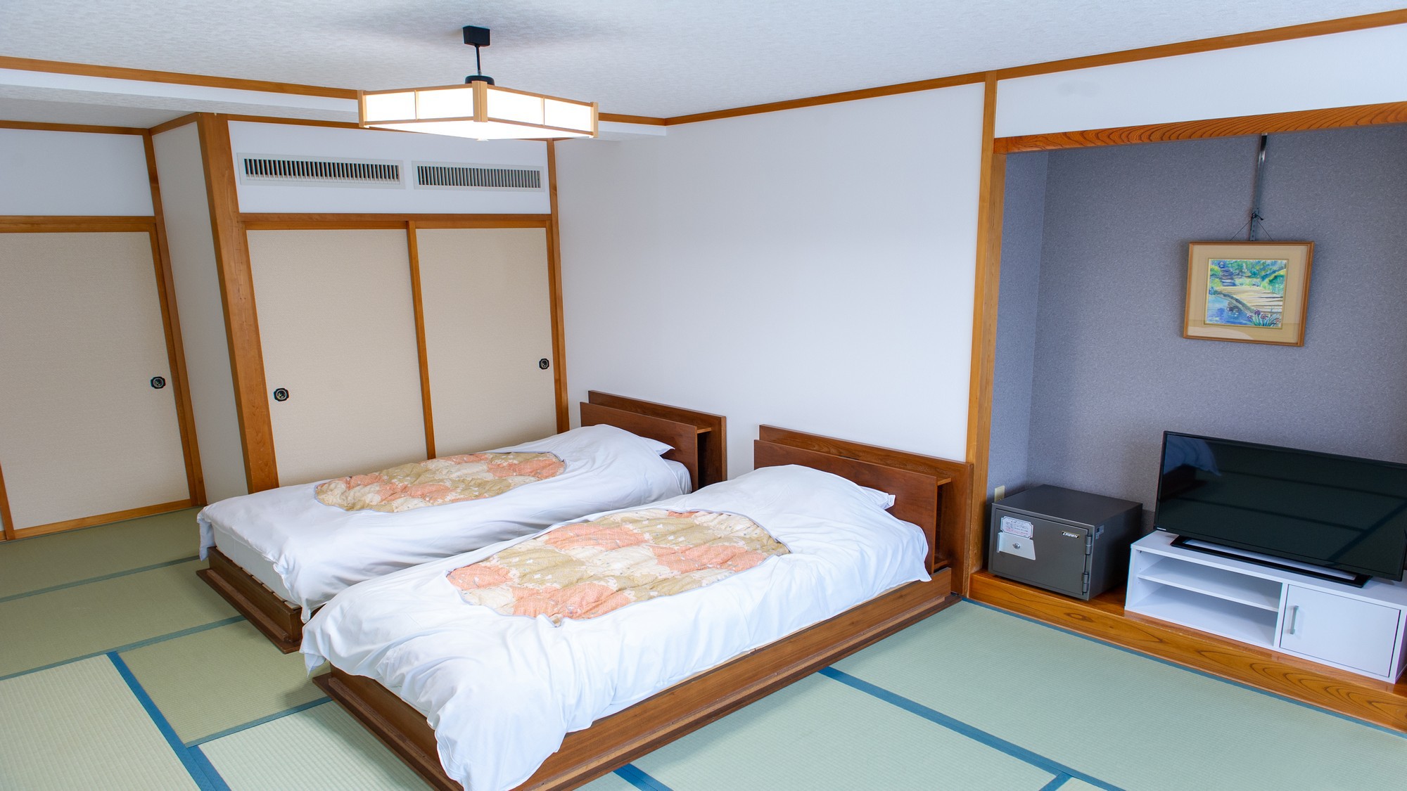 和室１０畳ツイン。シングルベッド２台がついたお部屋です。