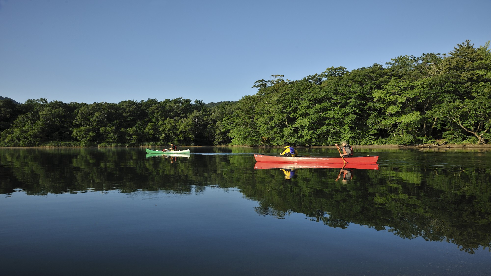 【十和田湖カヌーツアー】カヌーでなければ味わえない、十和田湖の魅力を楽しめます。